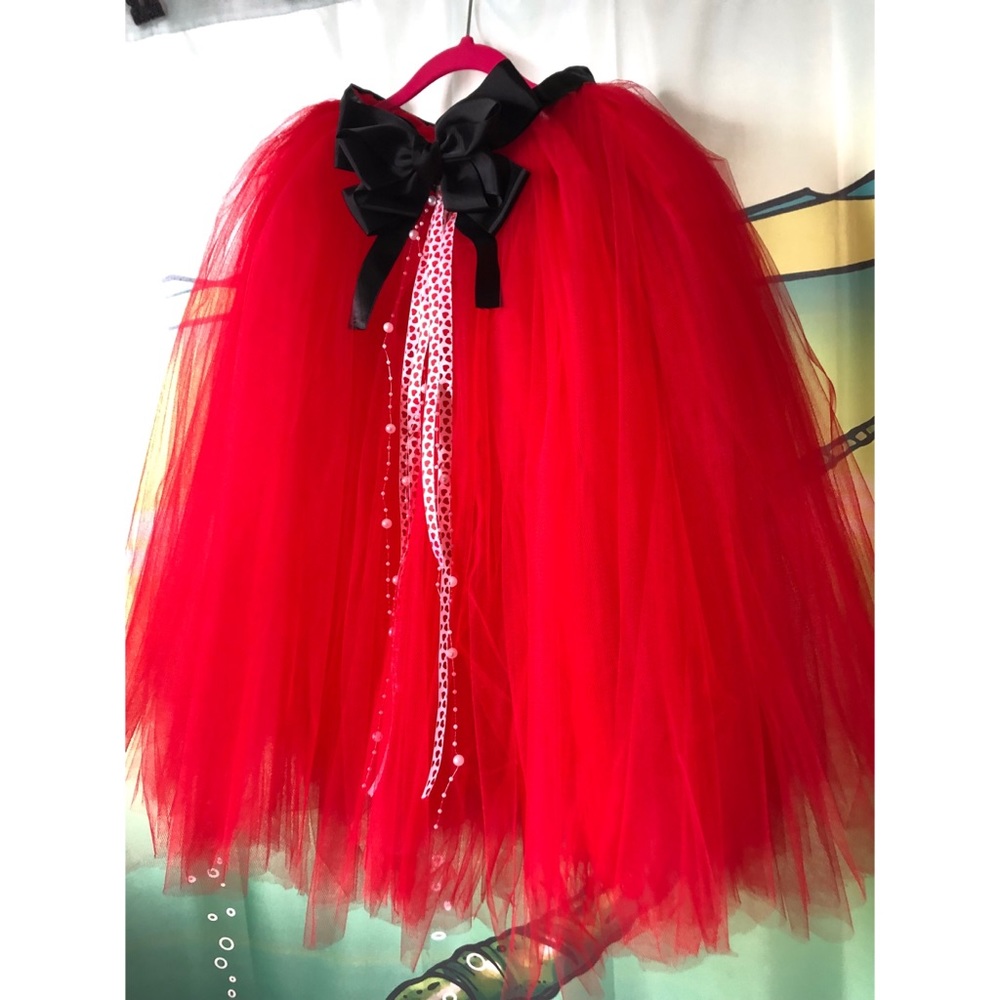 Sweetheart “Roses are Red” tulle skirt